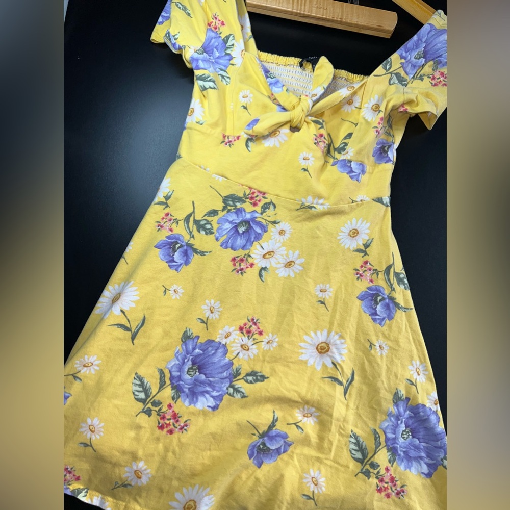Forever21 Yellow Floral summer skater dress Size Large GUC